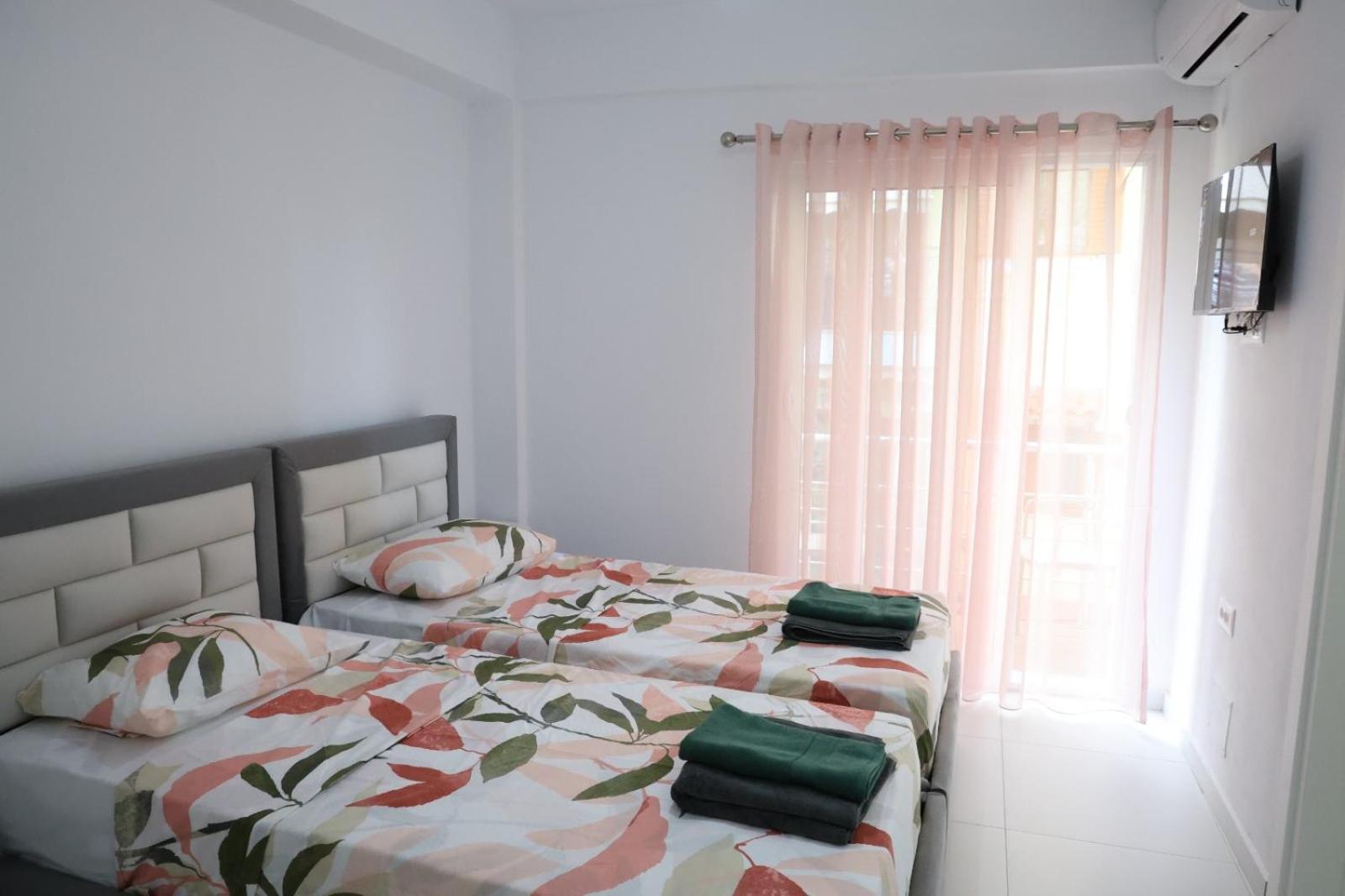 Ida Apartments Sarandë Buitenkant foto