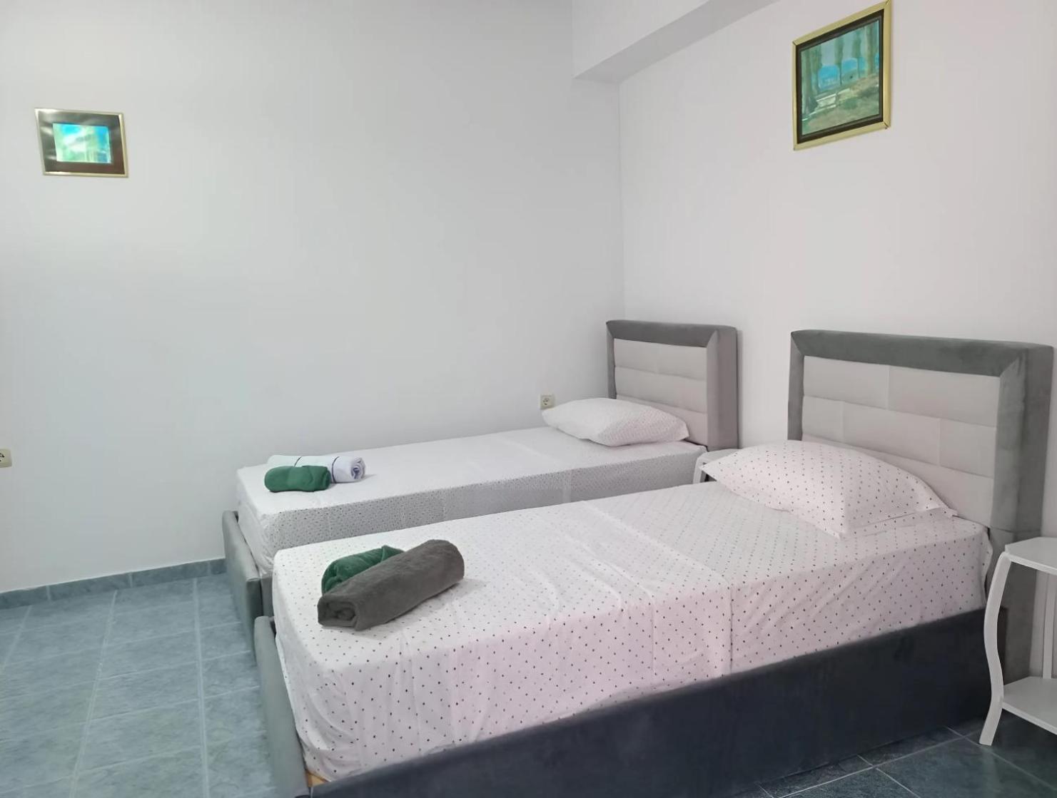 Ida Apartments Sarandë Buitenkant foto