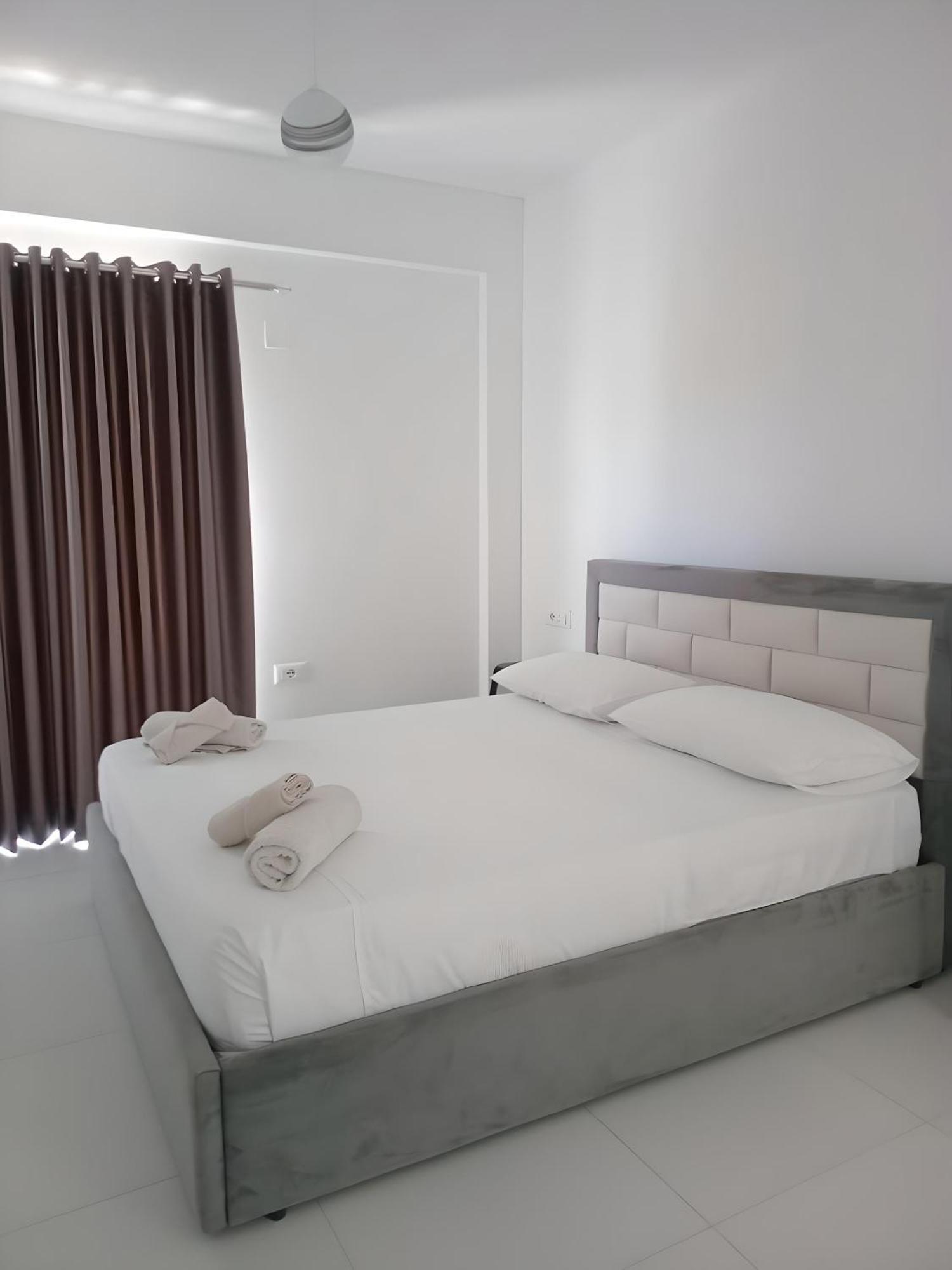 Ida Apartments Sarandë Buitenkant foto